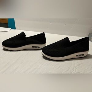 New Never Worn Black Slip-On stretch Knit Sneakers